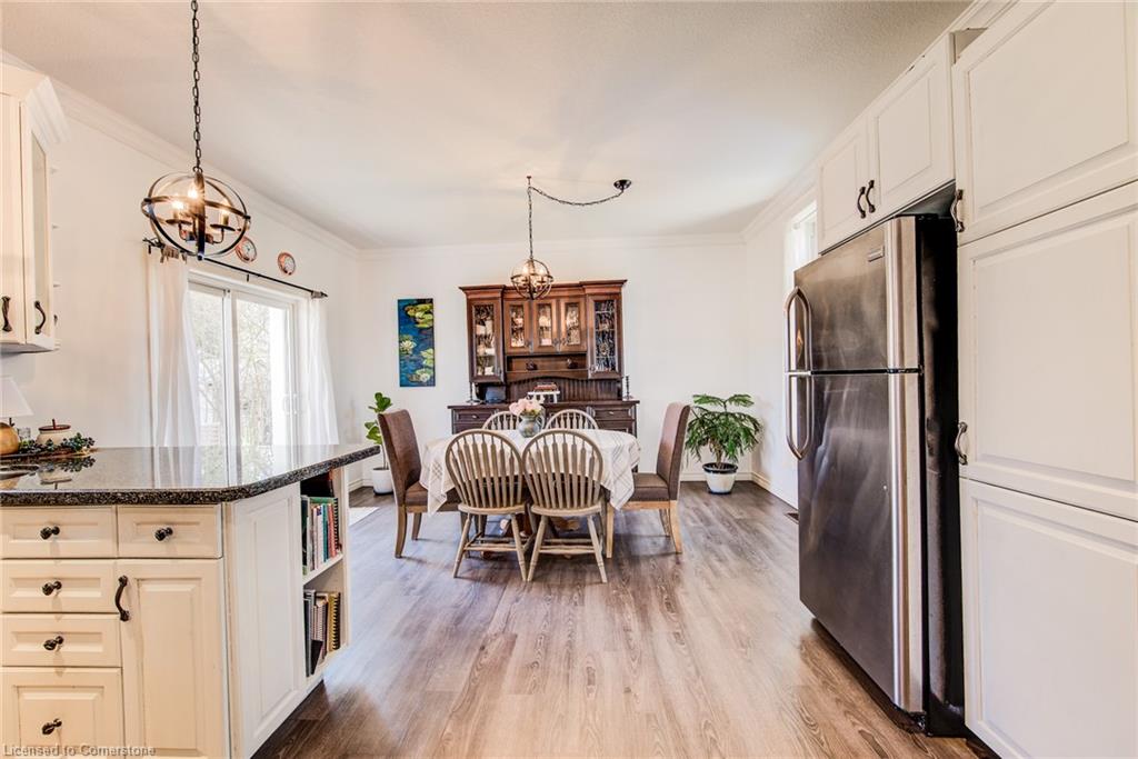 354 Davidson Avenue N Property Photo 17