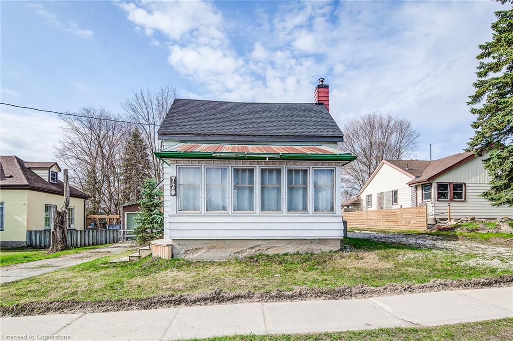 720 Main Street W Property Photo