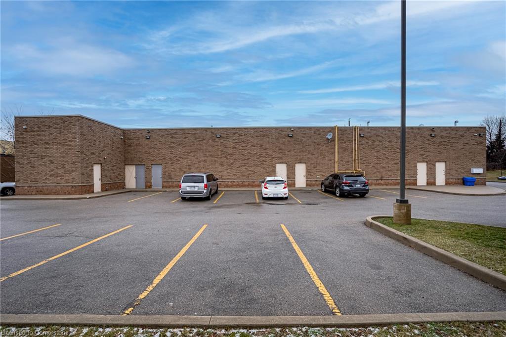 3-1172 Wilson Street W Property Photo 35