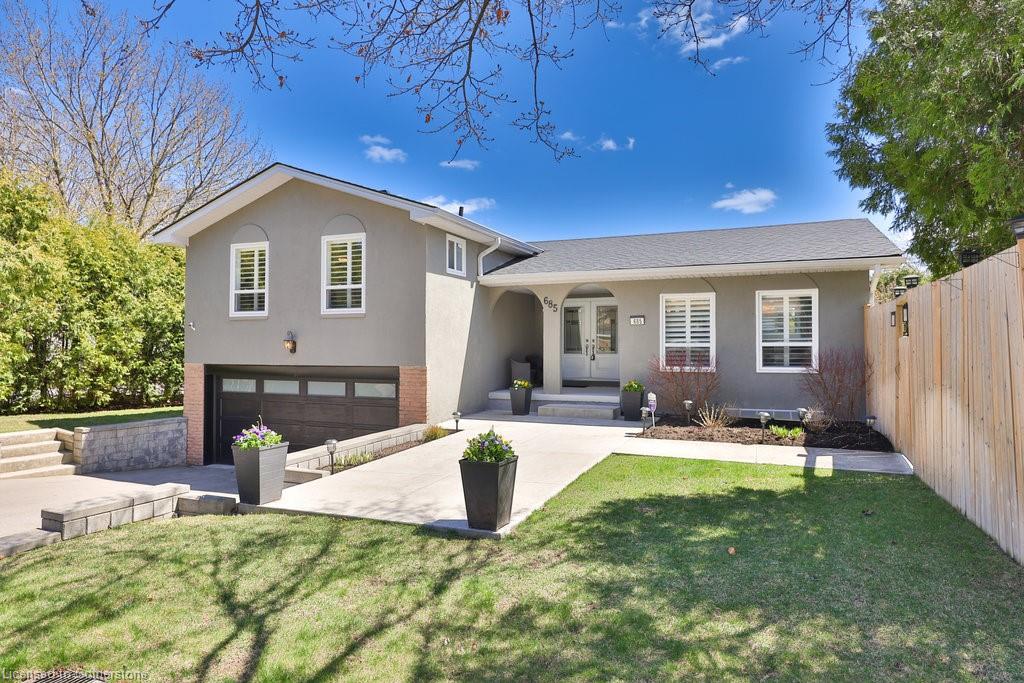 685 Castleguard Crescent Property Photo 3