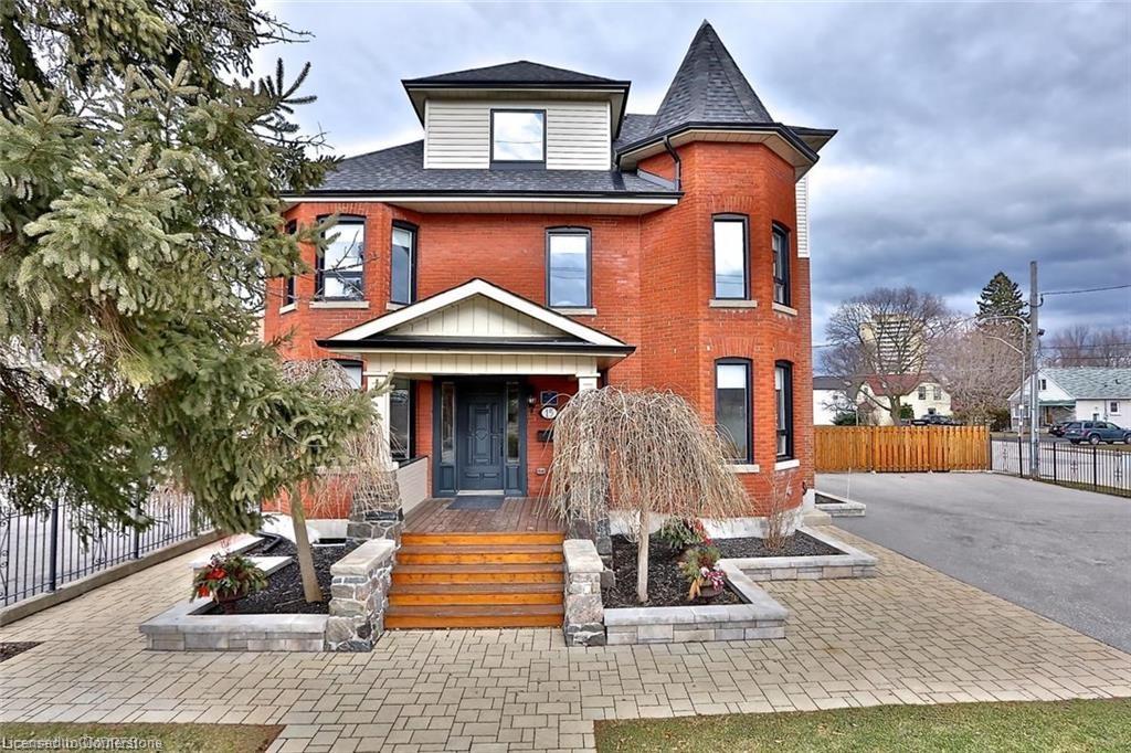 15 Mississauga Road S Property Photo