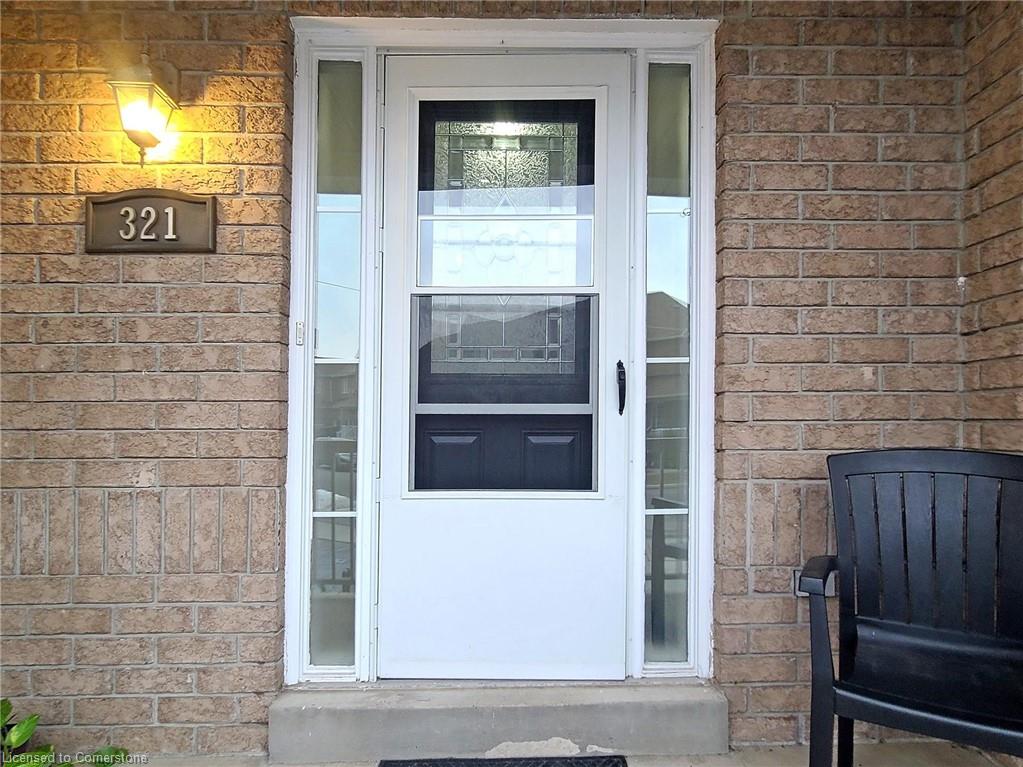 321 Bussel Crescent Property Photo 2
