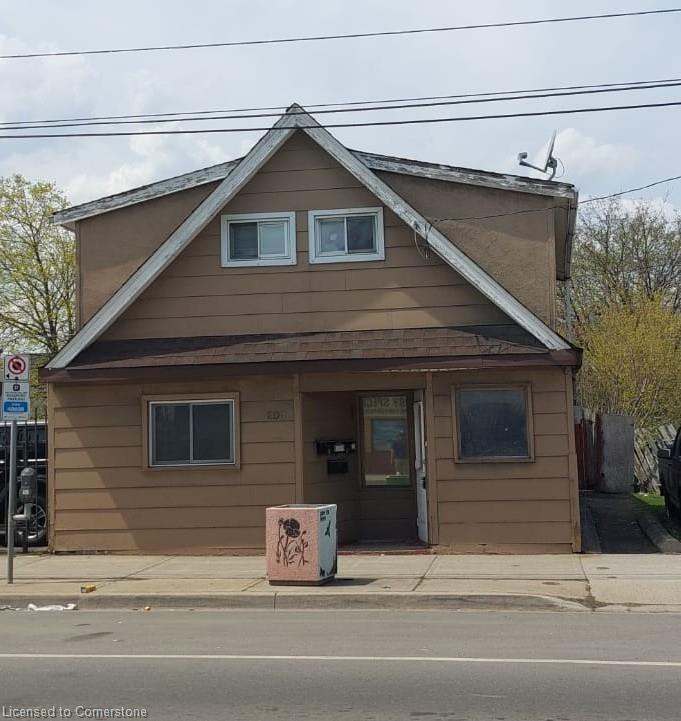 205 Kenilworth Avenue N Property Photo 1