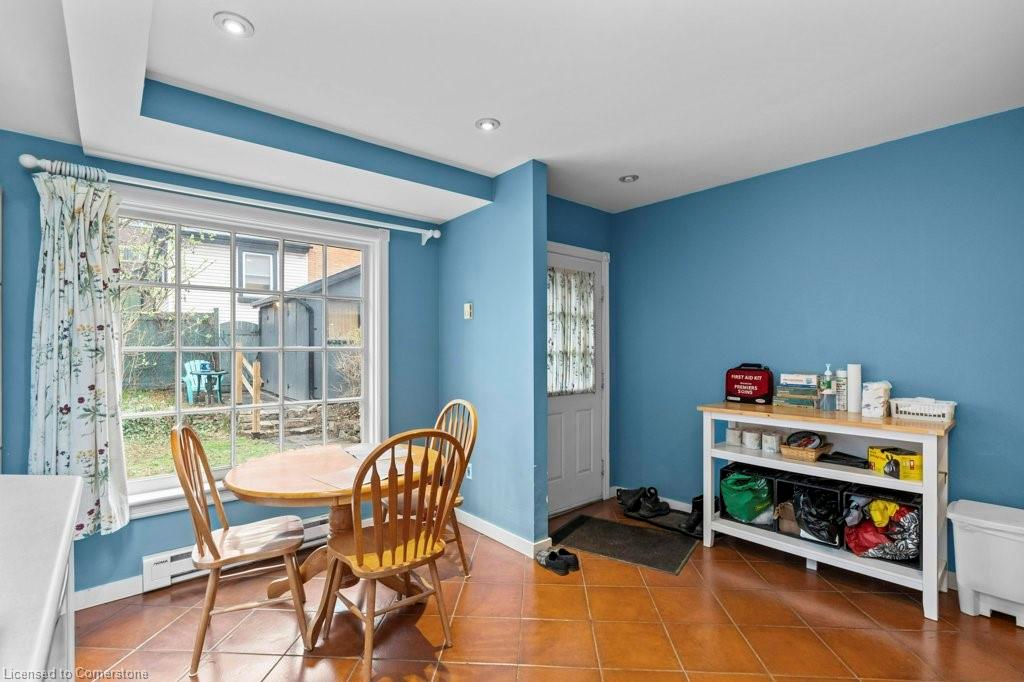 282 Main Street W Property Photo 5