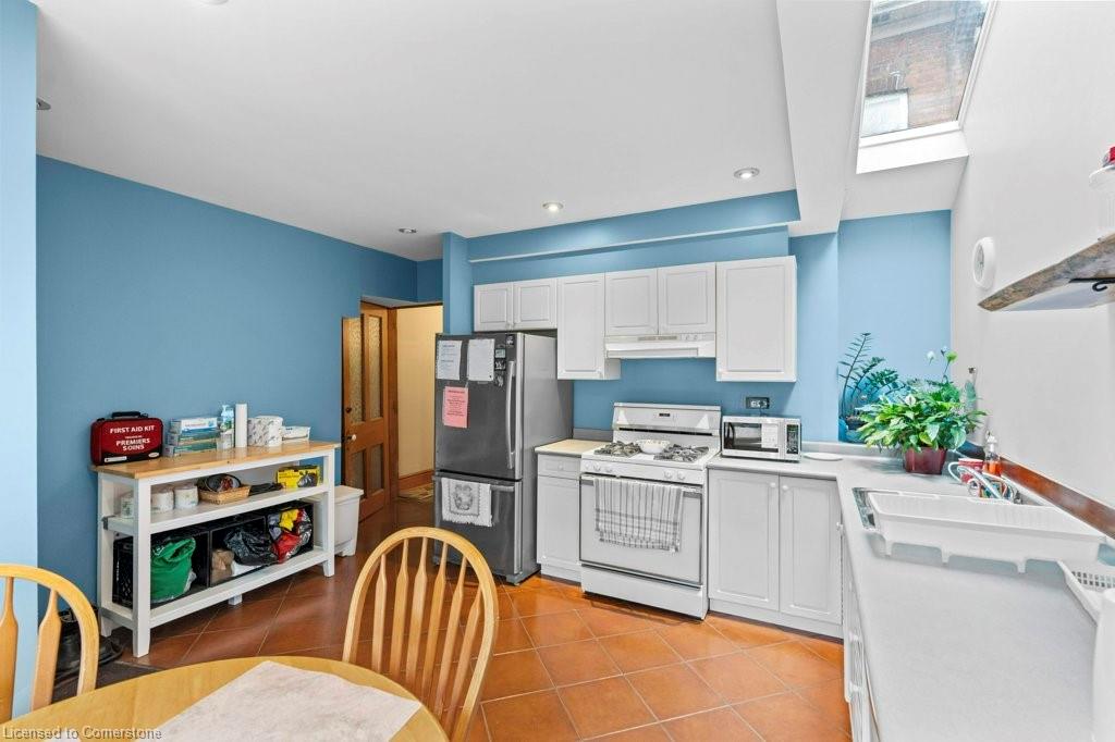 282 Main Street W Property Photo 6