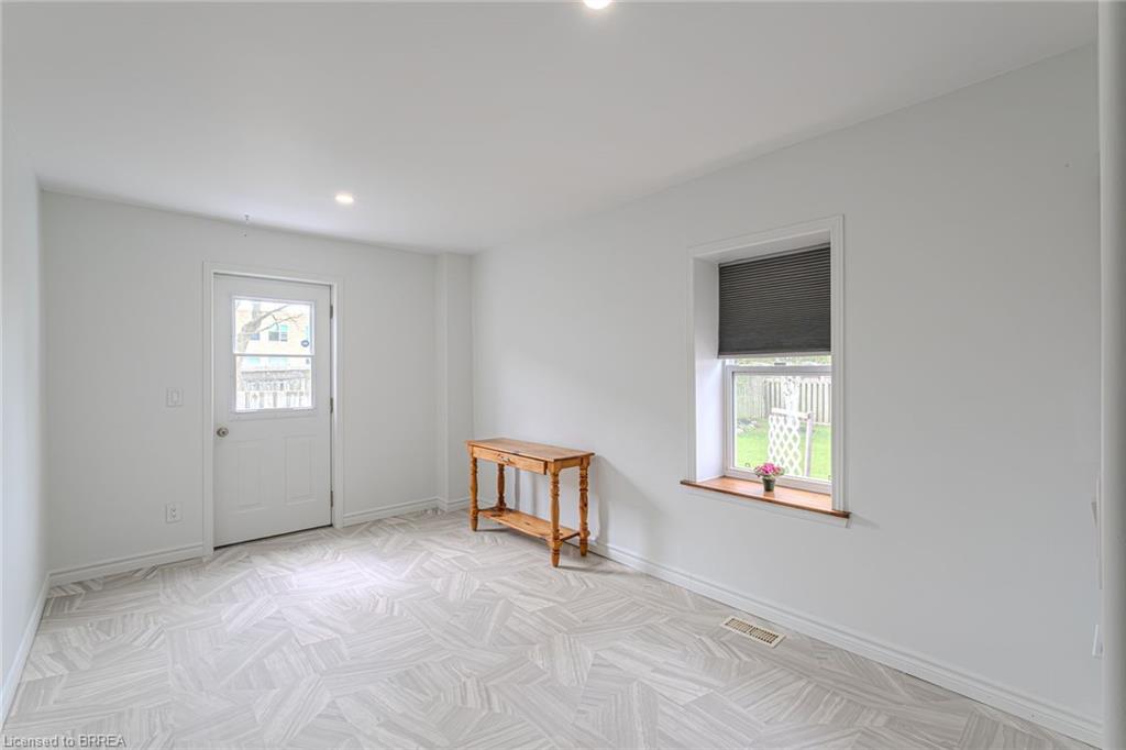 388 Mckellar Street Property Photo 13