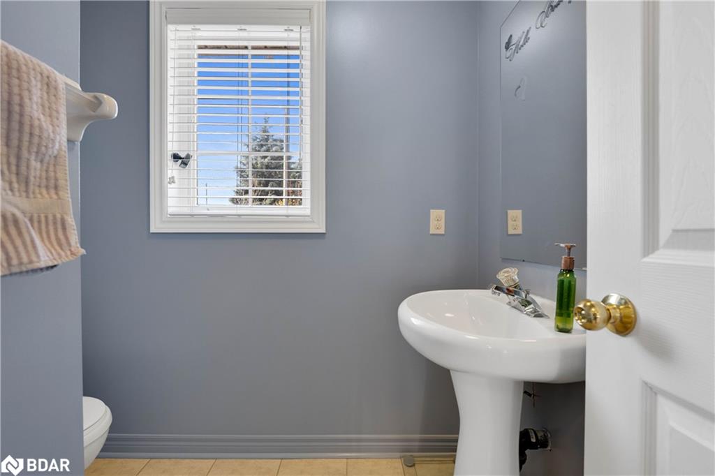 34-430 Mapleview Drive E Property Photo 5