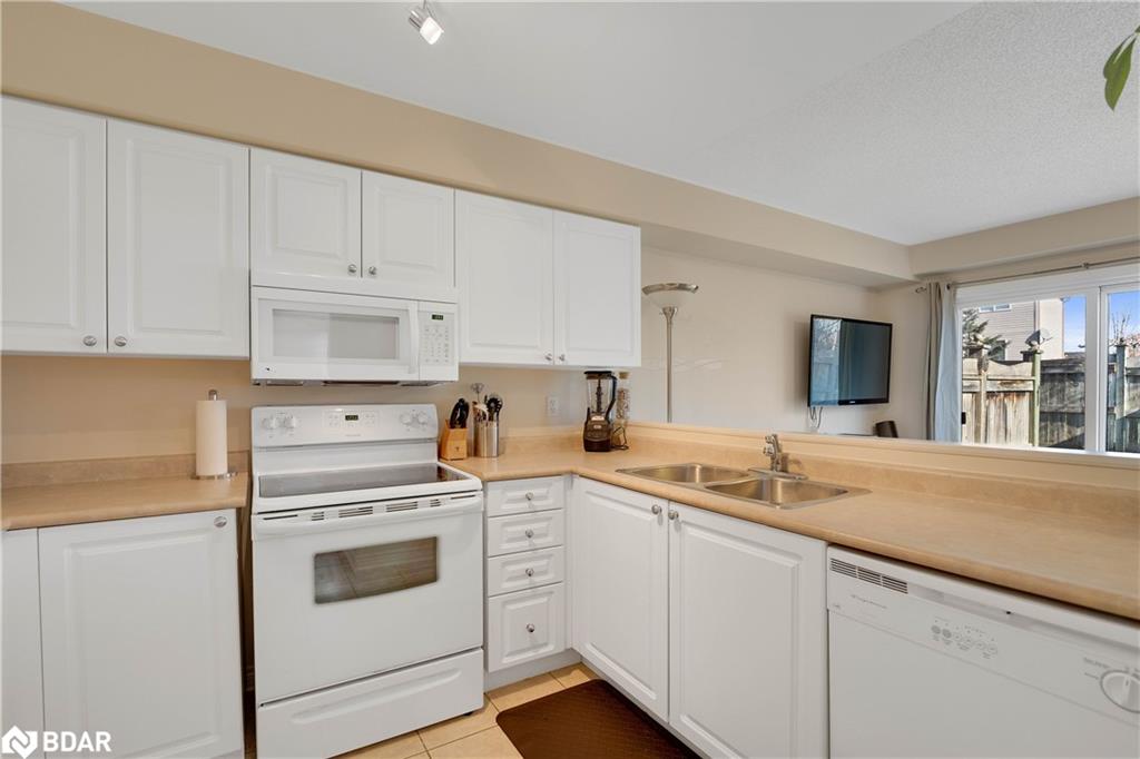 34-430 Mapleview Drive E Property Photo 7