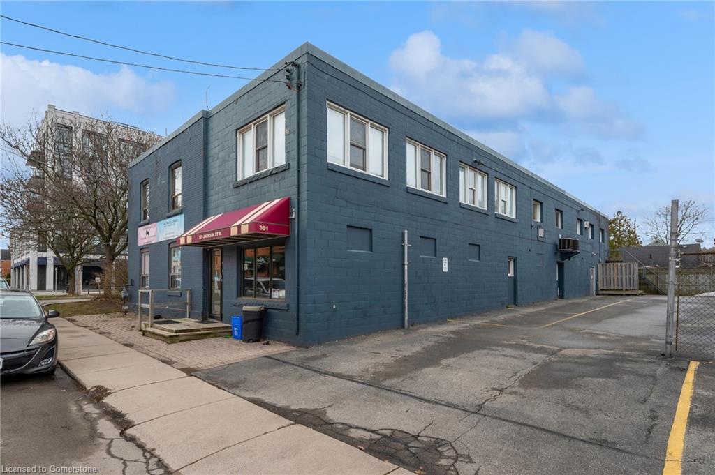 4-361 Jackson Street W Property Photo 11