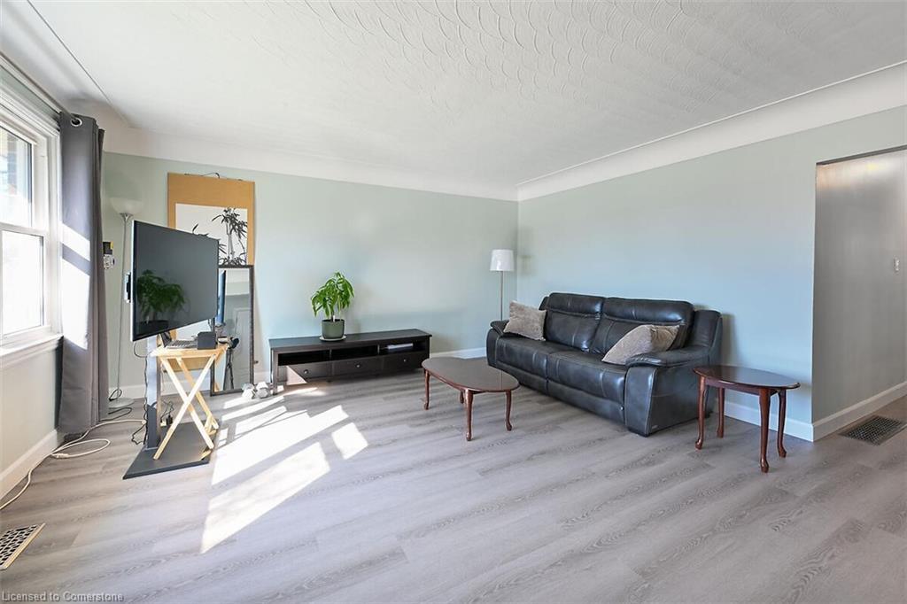 333 East 42nd Street Property Photo 4