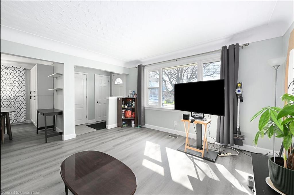 333 East 42nd Street Property Photo 6