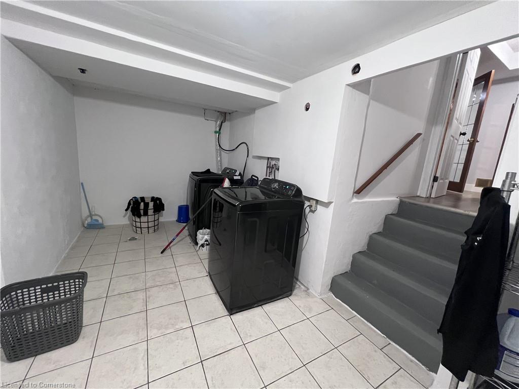 332-1/2 Grantham Avenue Property Photo 25