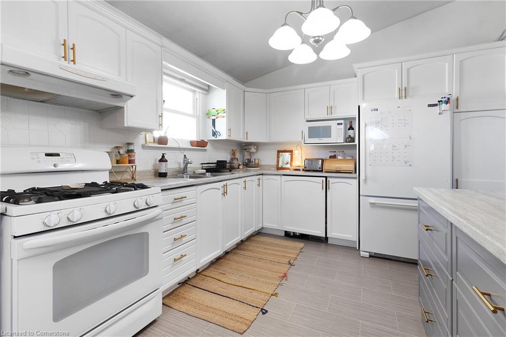 20 Thompson Drive Property Photo 16
