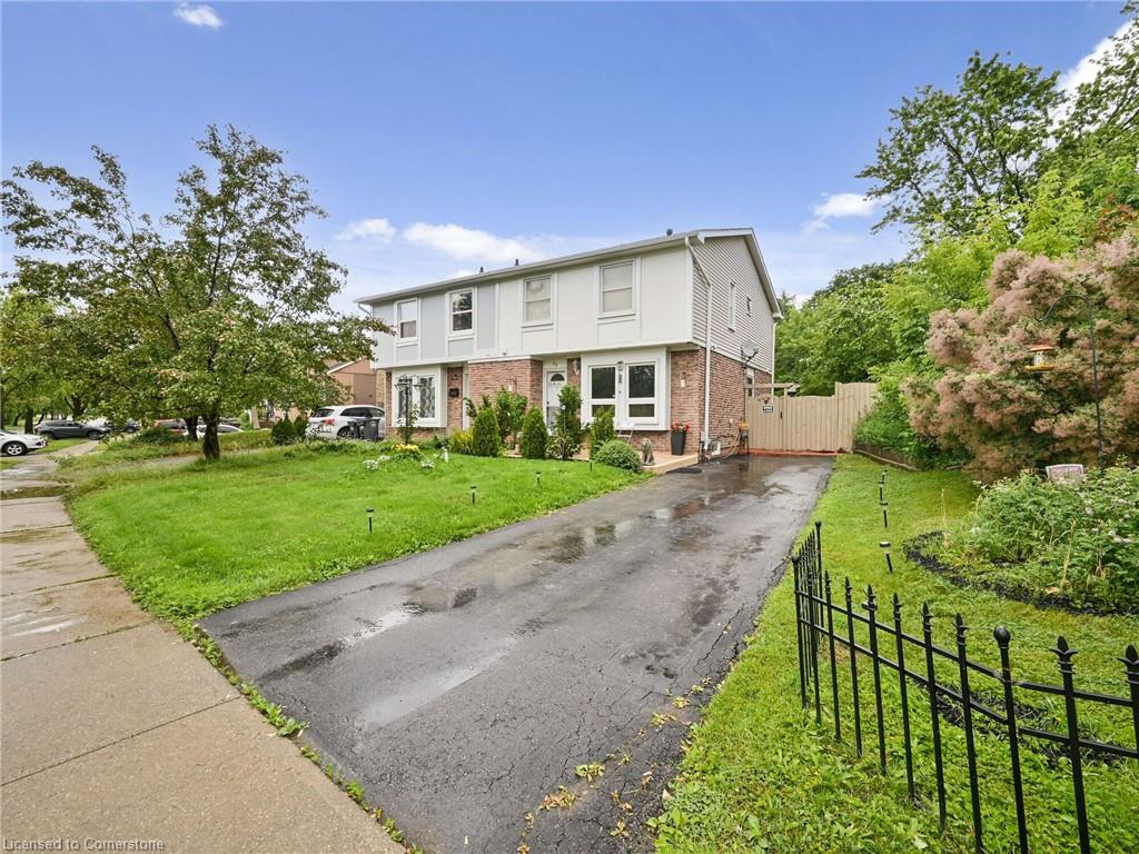 98 Centre Street N Property Photo