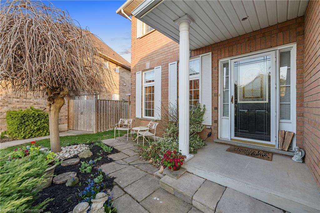 2108 Dalecroft Crescent Property Photo 2