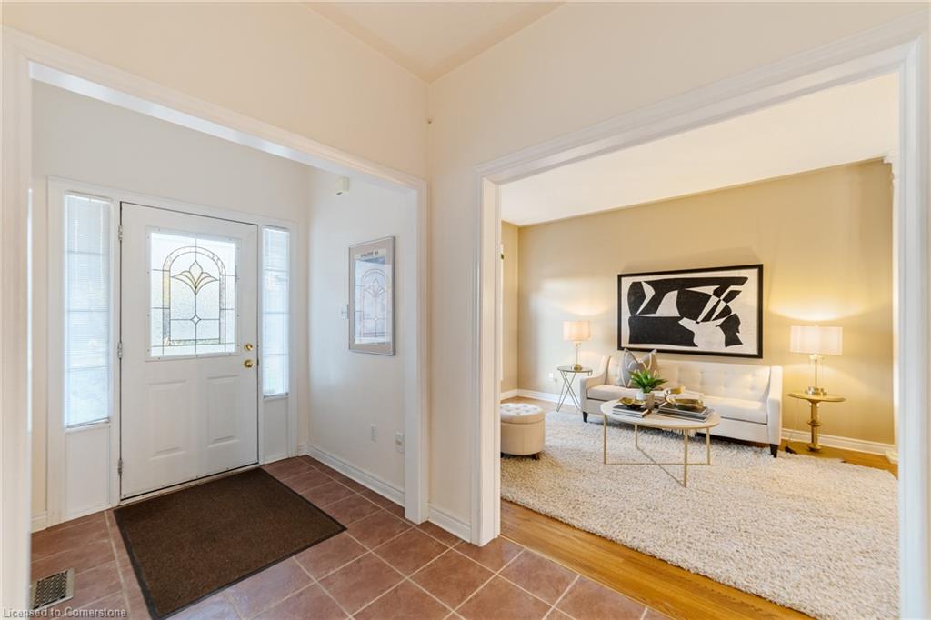 2108 Dalecroft Crescent Property Photo 3