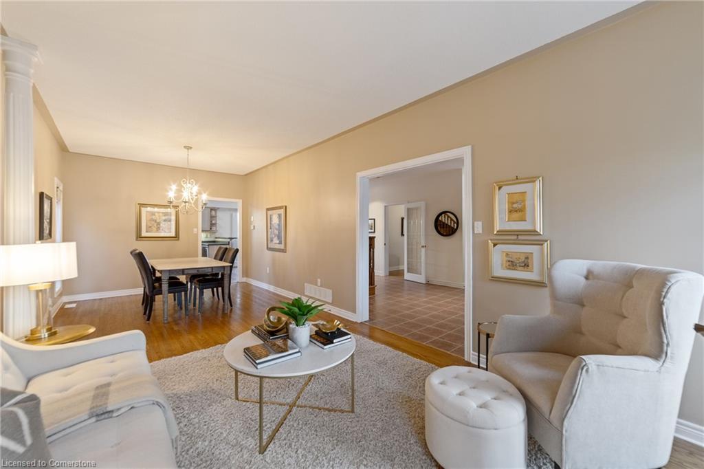 2108 Dalecroft Crescent Property Photo 5