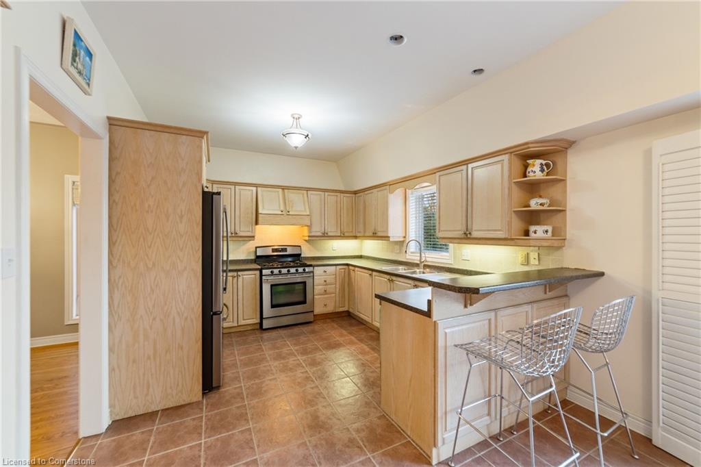 2108 Dalecroft Crescent Property Photo 9