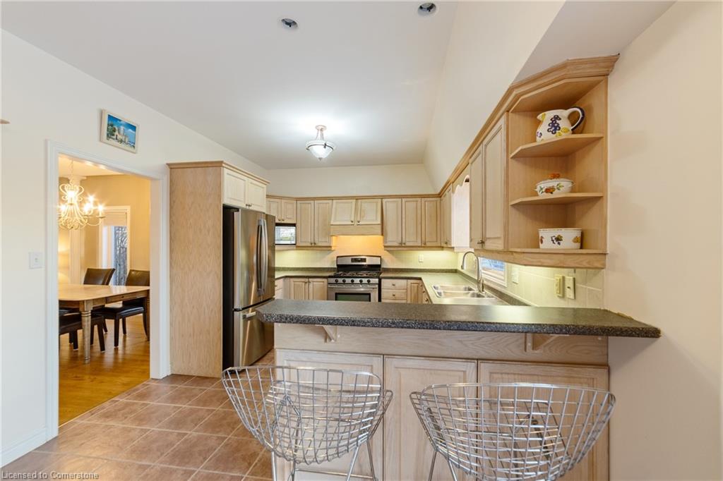 2108 Dalecroft Crescent Property Photo 11