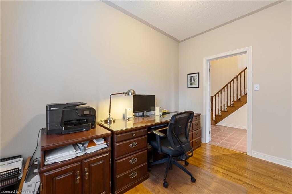 2108 Dalecroft Crescent Property Photo 17