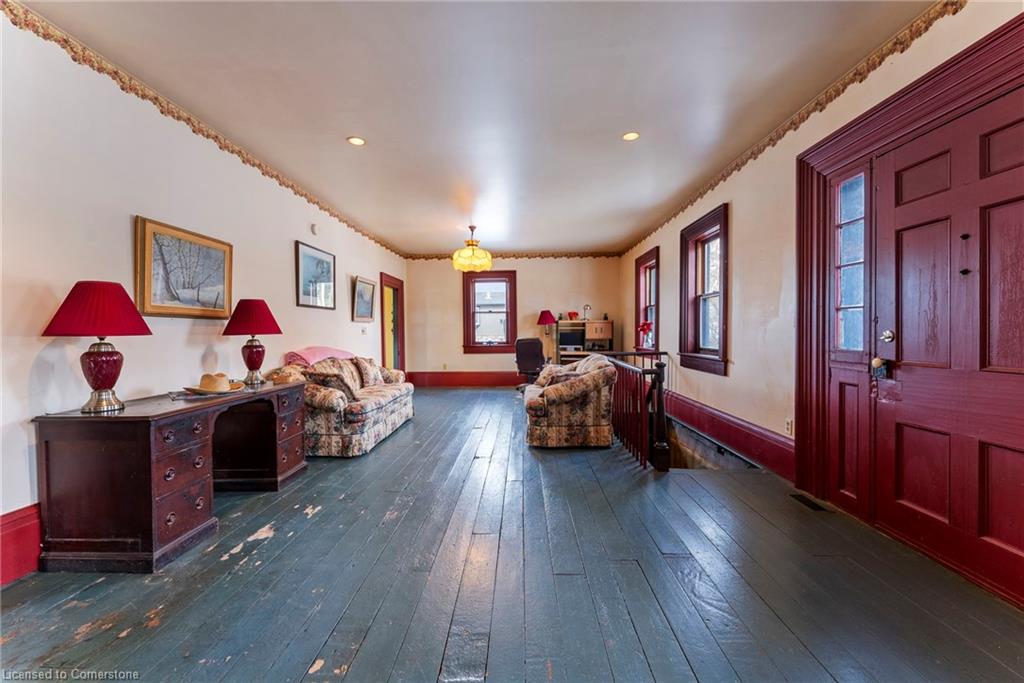 627 Nelson Street W Property Photo 10