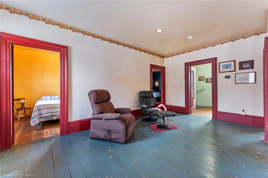 627 Nelson Street W Property Photo 11