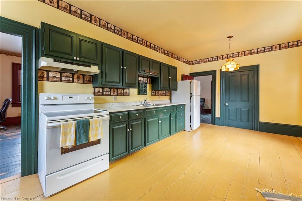 627 Nelson Street W Property Photo 13