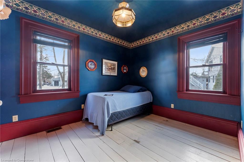 627 Nelson Street W Property Photo 15