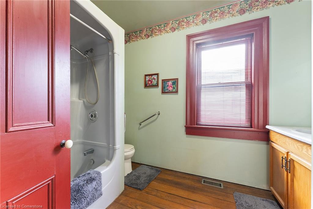 627 Nelson Street W Property Photo 17