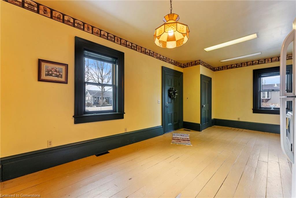 627 Nelson Street W Property Photo 18