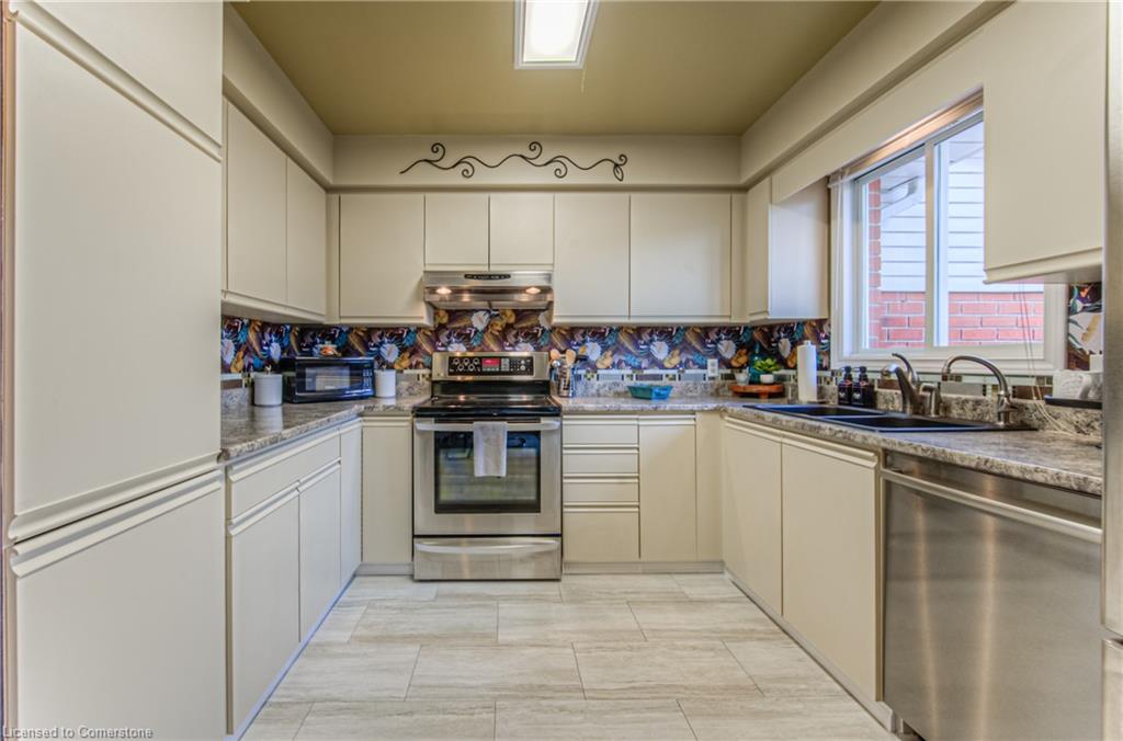 365 Twinflower Crescent Property Photo 16