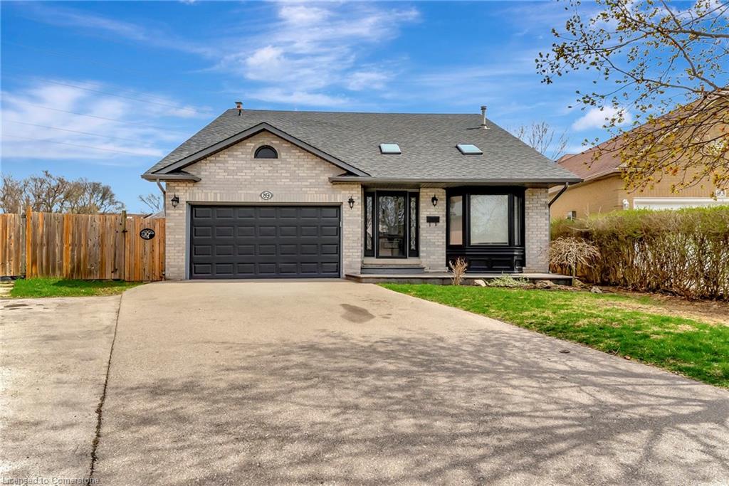 89 Twin Crescent Property Photo