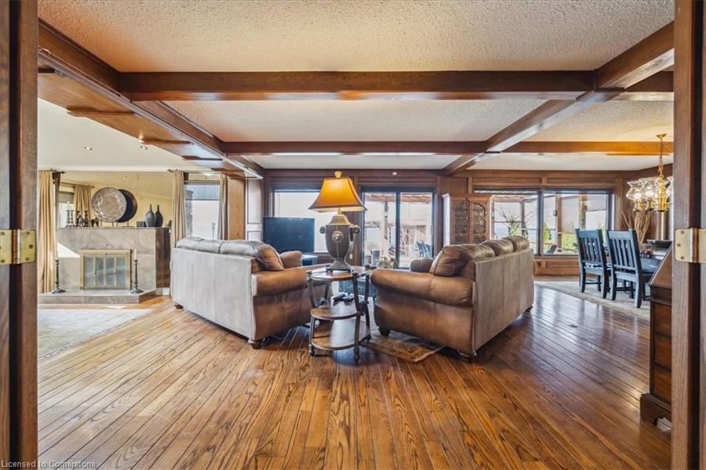 7 Lakegate Drive Property Photo 15