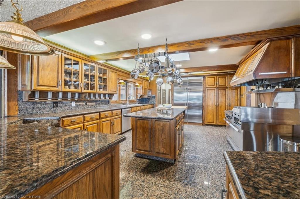 7 Lakegate Drive Property Photo 20