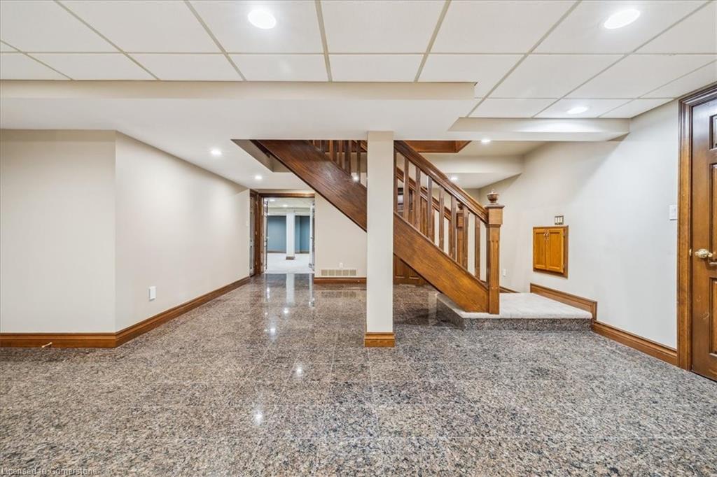 7 Lakegate Drive Property Photo 34