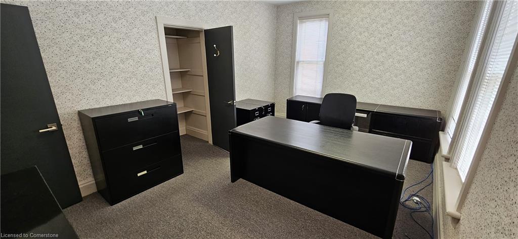 106 Young Street W Property Photo 6