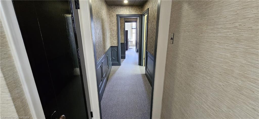 106 Young Street W Property Photo 8