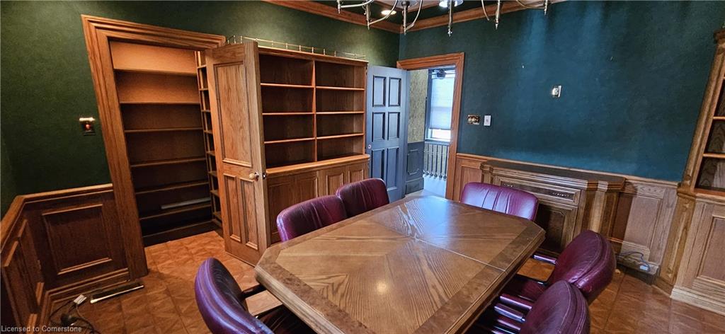 106 Young Street W Property Photo 11