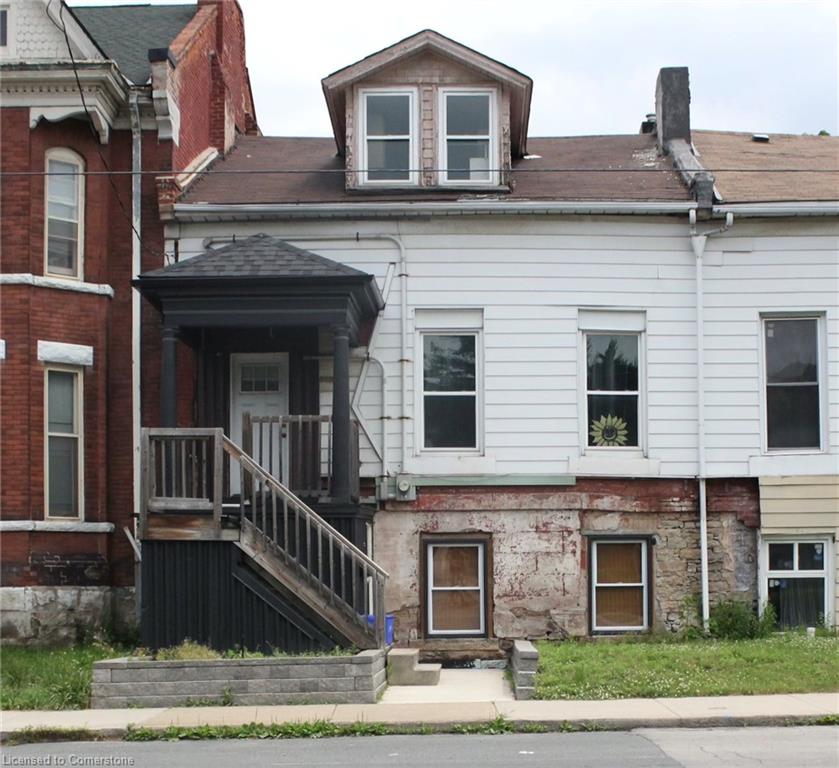107 Wellington Street S Property Photo