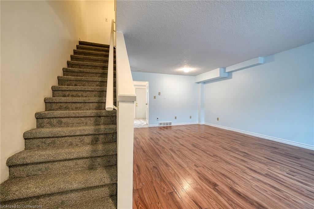 4-394 Springbank Avenue Property Photo 4