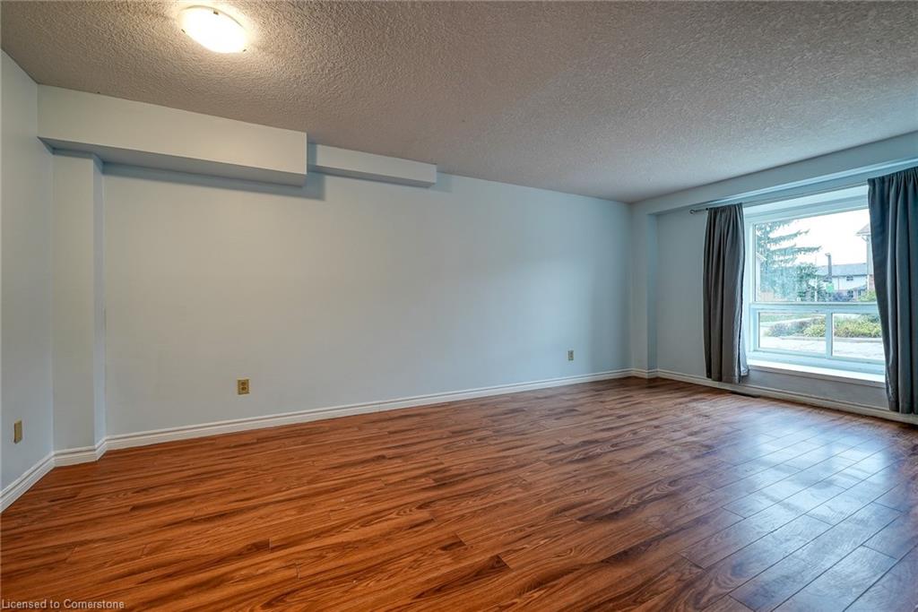 4-394 Springbank Avenue Property Photo 5