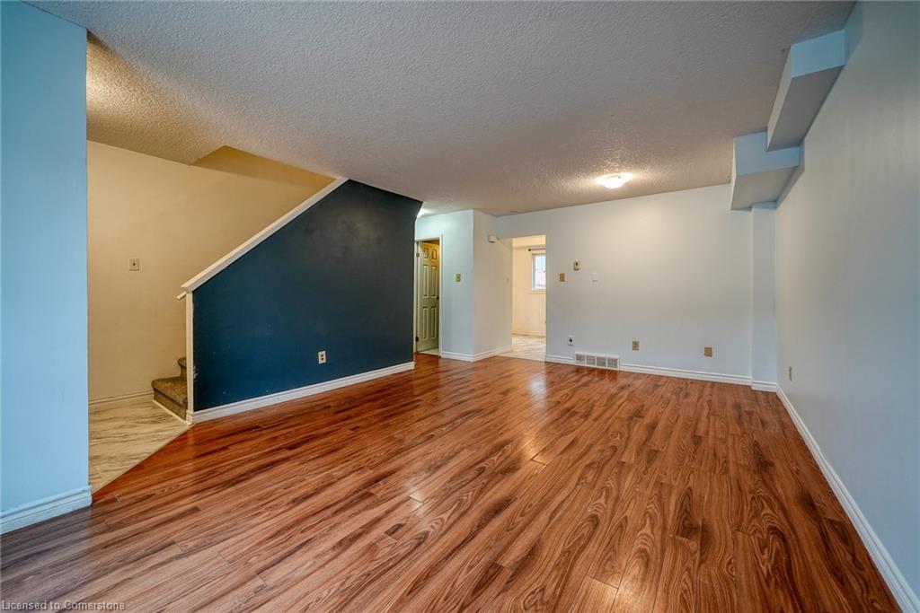 4-394 Springbank Avenue Property Photo 7