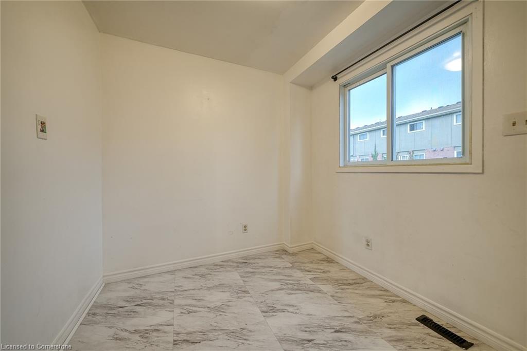 4-394 Springbank Avenue Property Photo 9