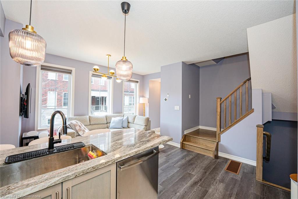 132-445 Ontario Street S Property Photo 15