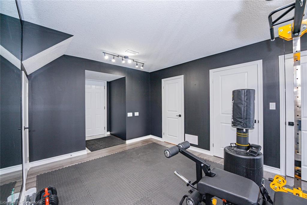 132-445 Ontario Street S Property Photo 29