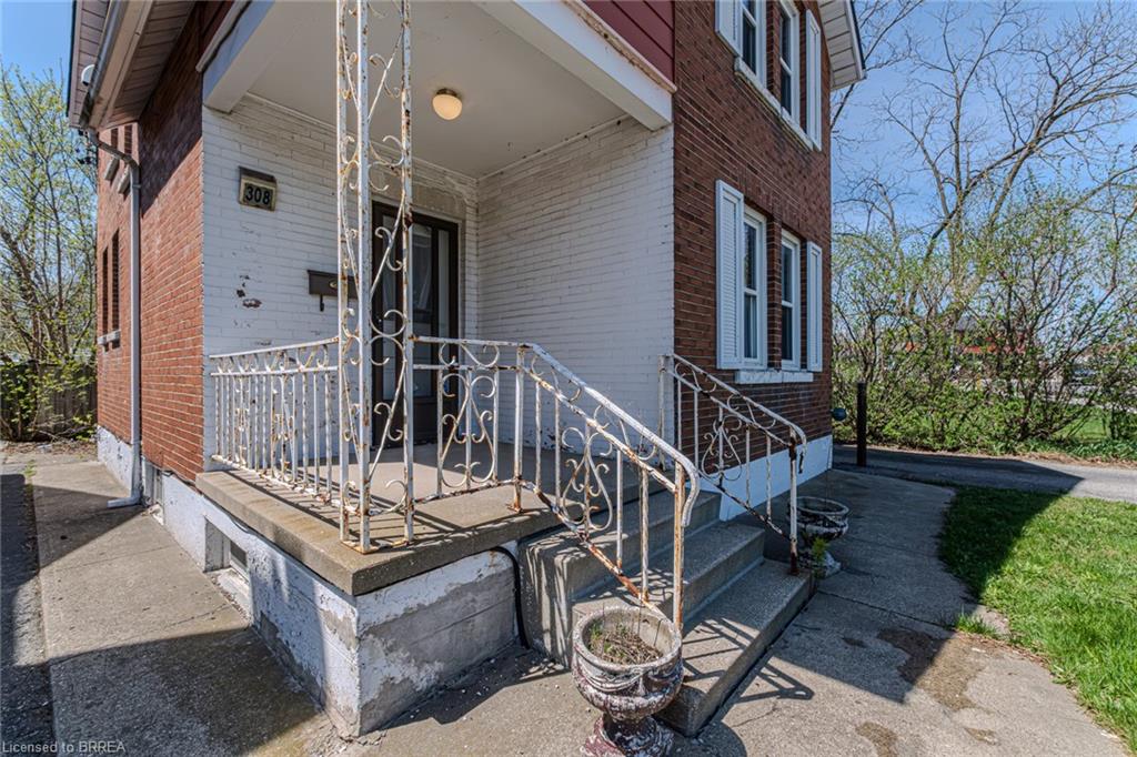 308 Dundas Street N Property Photo 3