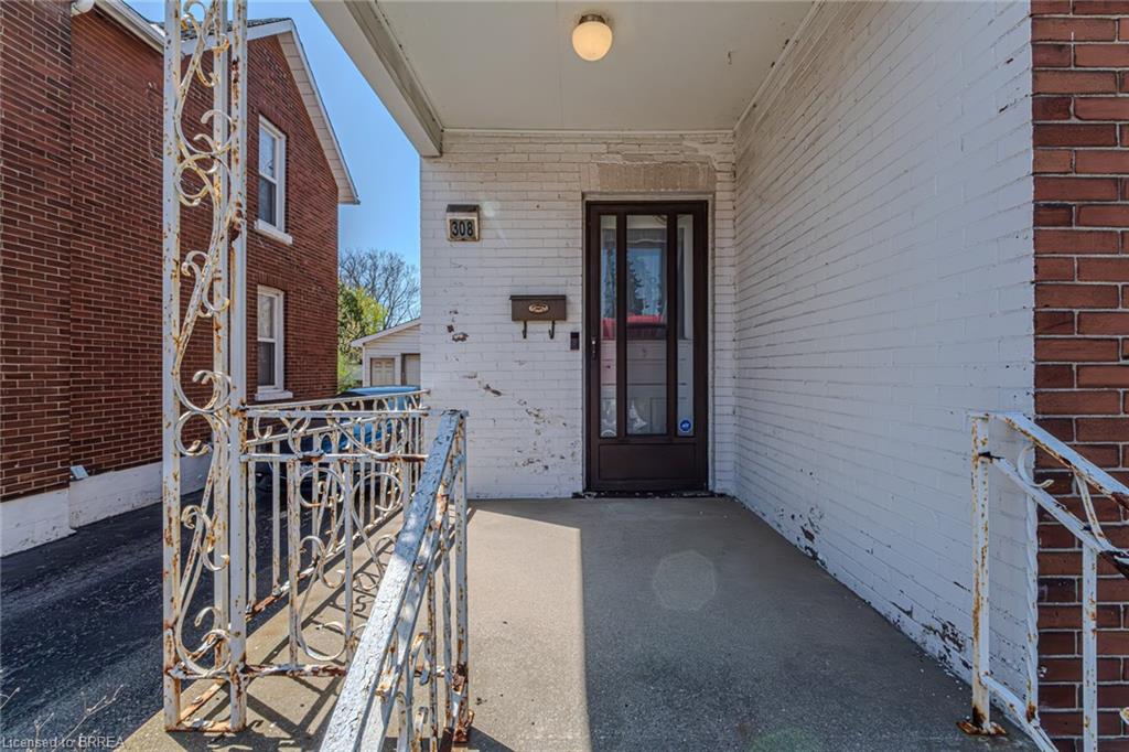 308 Dundas Street N Property Photo 4