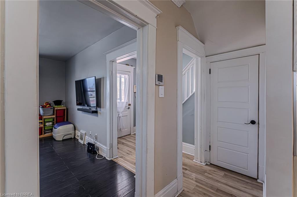 308 Dundas Street N Property Photo 8