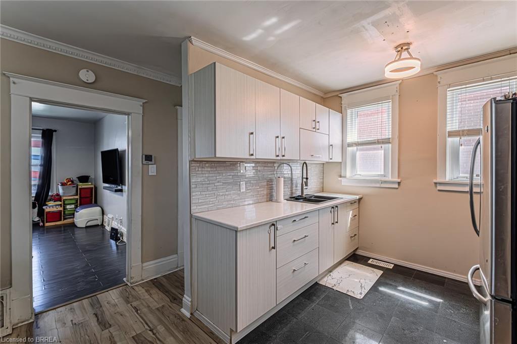 308 Dundas Street N Property Photo 10