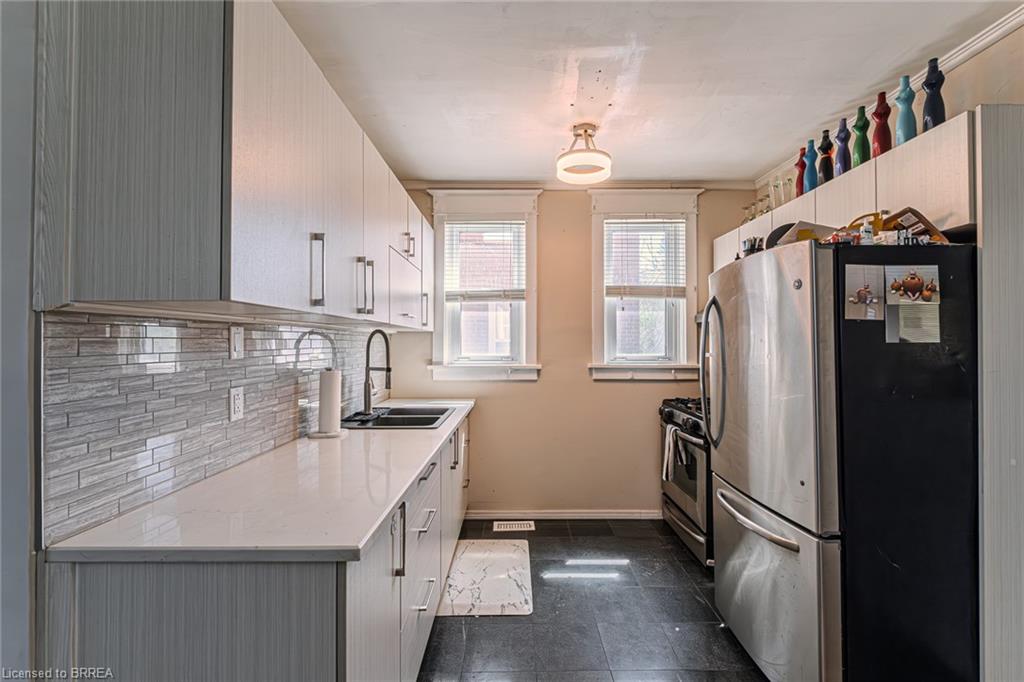 308 Dundas Street N Property Photo 11